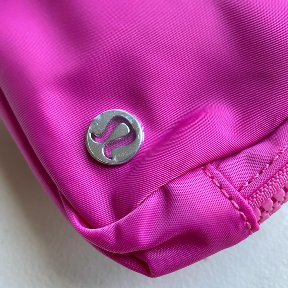 NWT Lululemon Everywhere Belt Bag 1L Sonic Pink Fall Limited Color BarbieCore - Picture 2 of 11